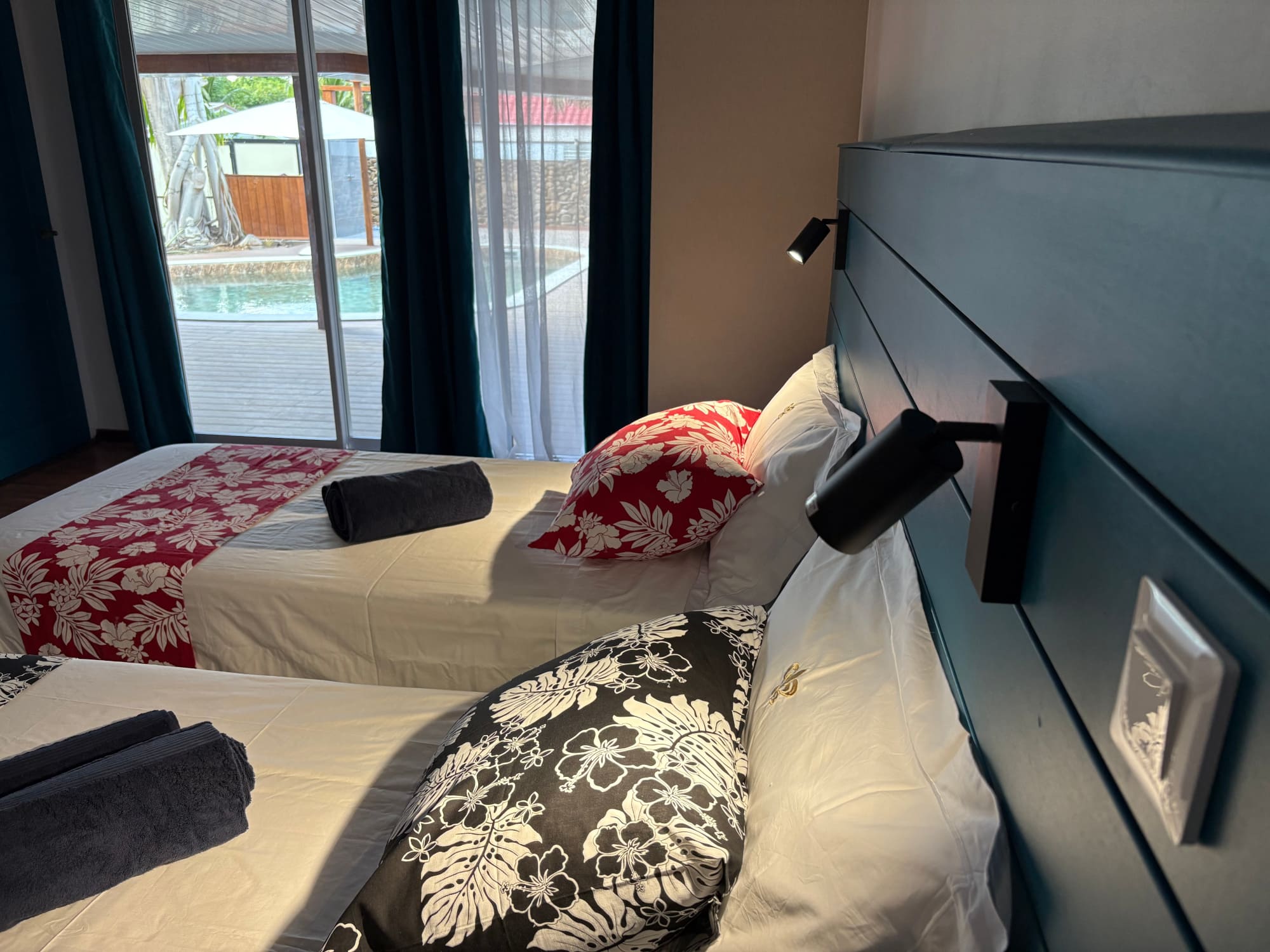 chambre vue sur piscine