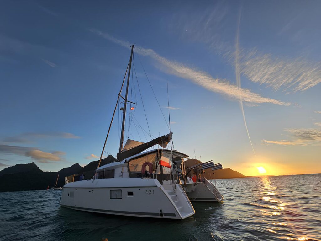 sunset en catamaran moorea
