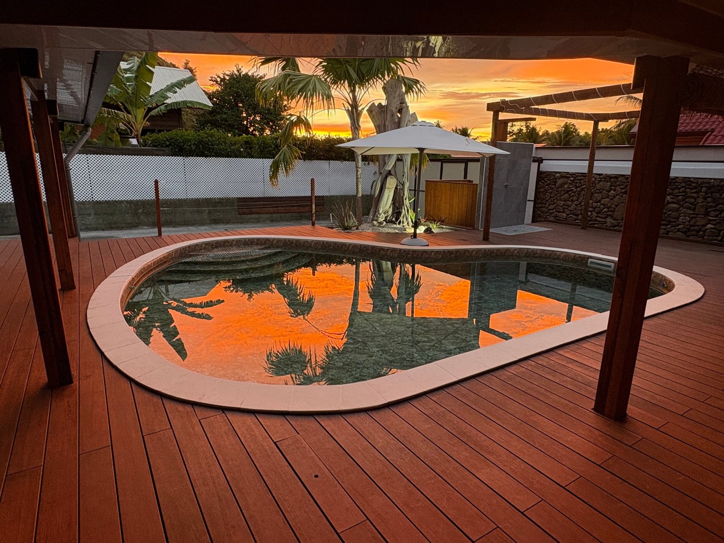 piscine-coucher-soleil